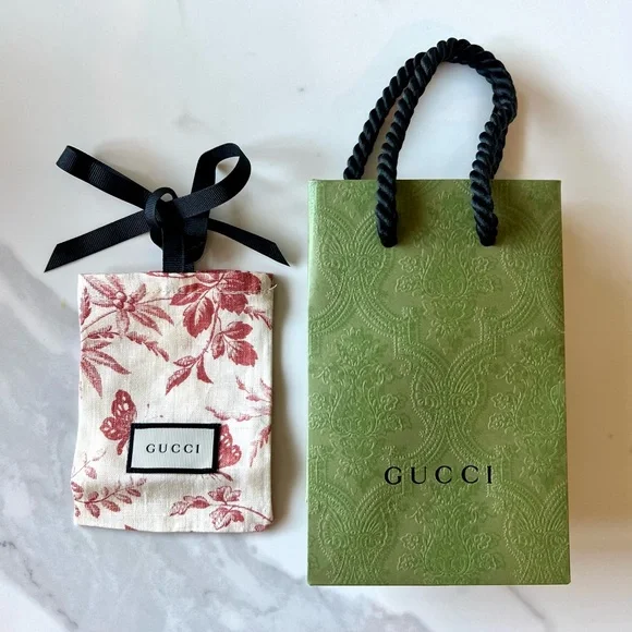 New - Authentic Gucci pouch with gift bag - Picture 2 of 3